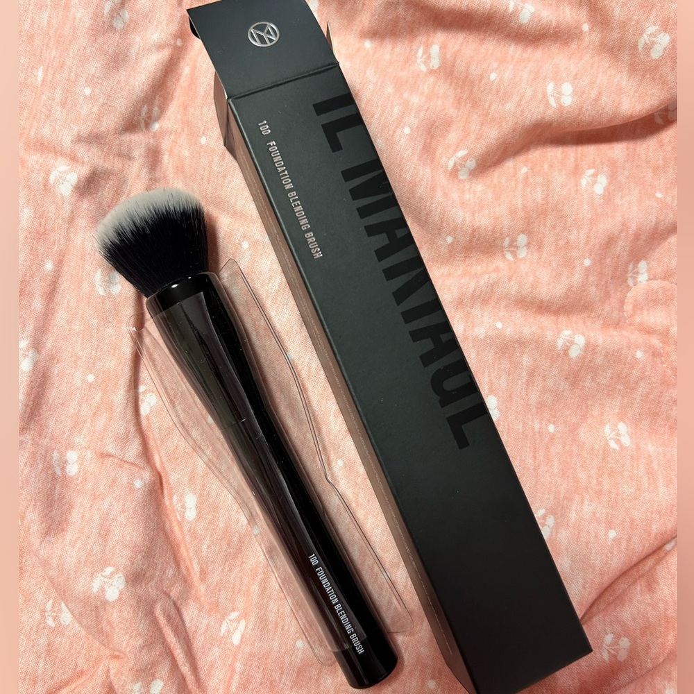 IL MAKIAGE Black and White Blending Brush